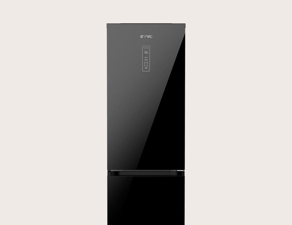 Frigorífico combi EVVO F59B Glass negro en vista frontal