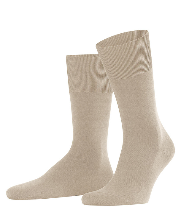 Paar beigefarbene FALKE ClimaWool Men Socks