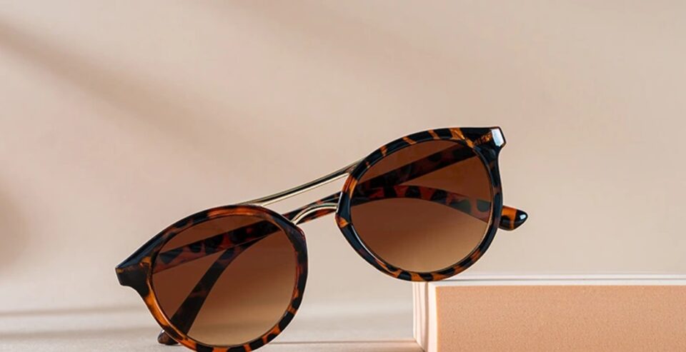 New eyewear arrivals in a seasonal shopping banner