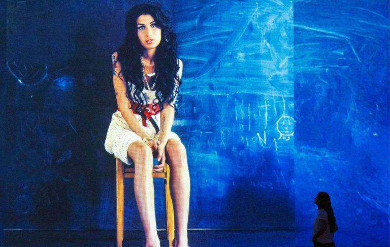 Amy Winehouse portrait projection featured in a FRAMELESS Lates story