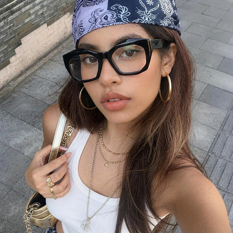 Person wearing fytoo glasses in an everyday scene