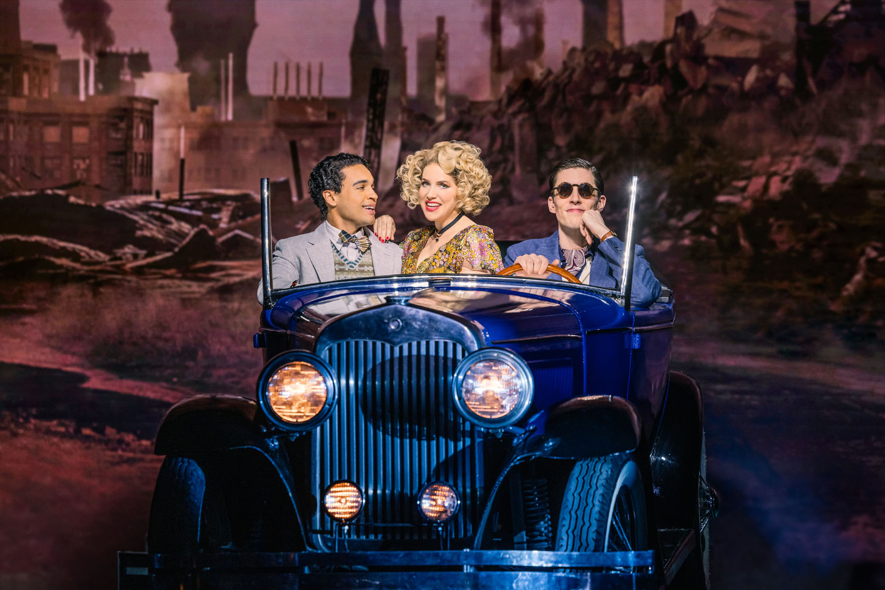 The Great Gatsby cast in a staged Broadway scene