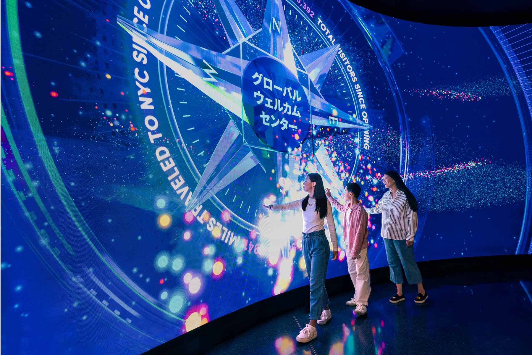 Visitantes diante do Welcome Center do One World Observatory