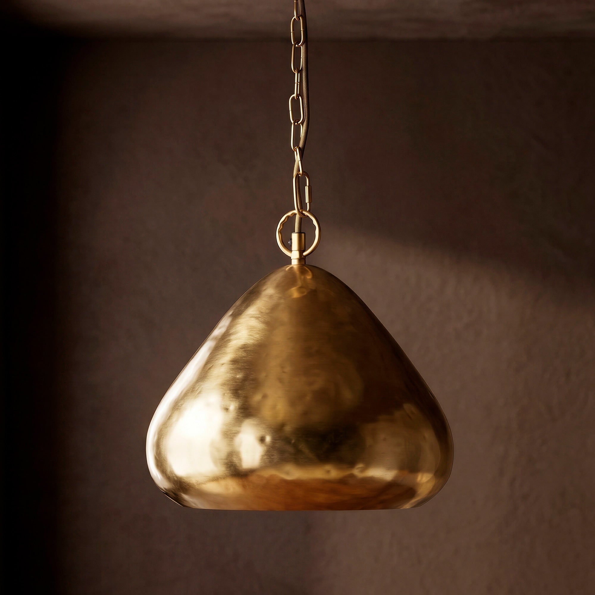 Husk pendant in brass