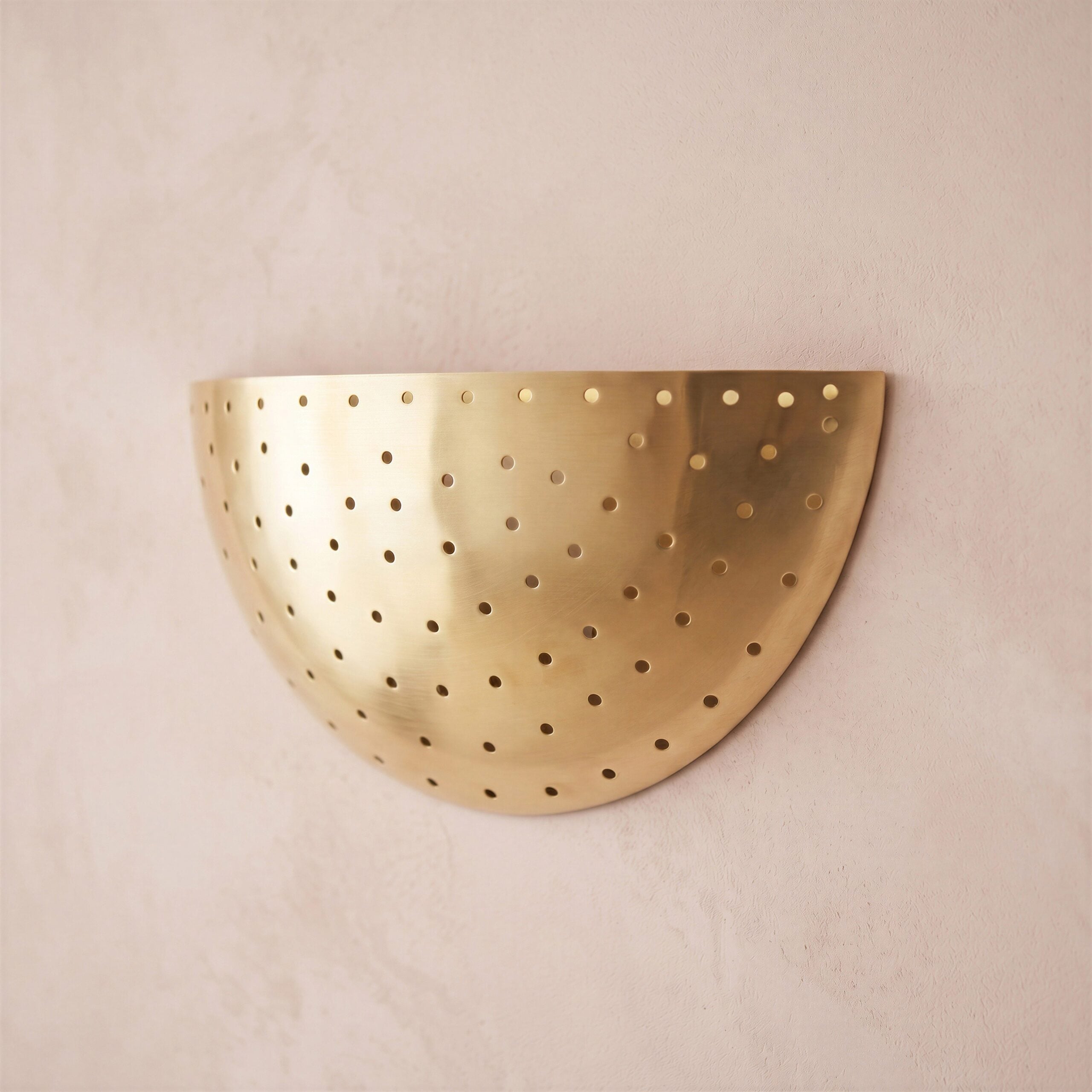 Meknes wall sconce in brass