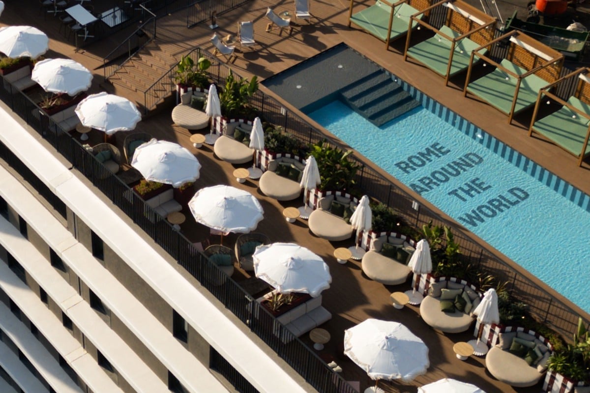Rooftop-Pool von The Social Hub Rome