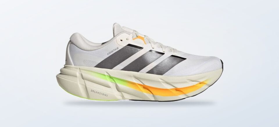 Scarpa running adidas Adistar 5 Cloud su sfondo neutro
