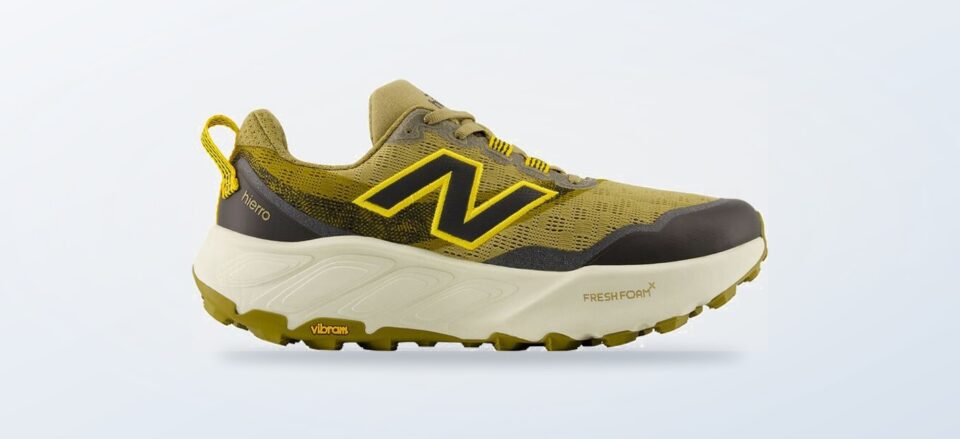 Scarpa da trail New Balance Fresh Foam Hierro v9 M su fondo chiaro