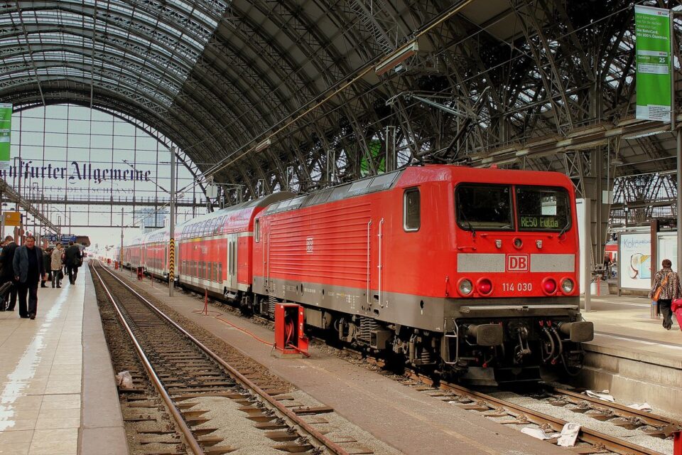 Regionalzug am Frankfurter Hauptbahnhof
