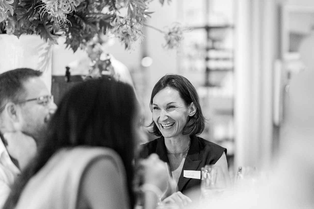 Teilnehmende bei einer Networking-Veranstaltung von Fidelis