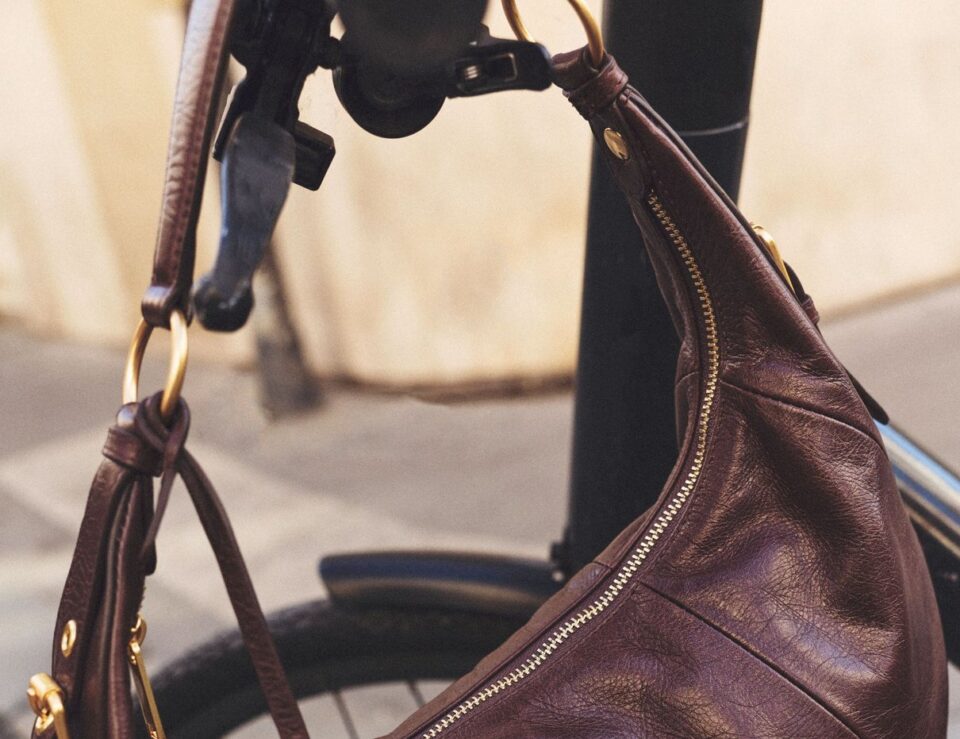 Sac bandouliere en cuir bordeaux de la collection Gerard Darel