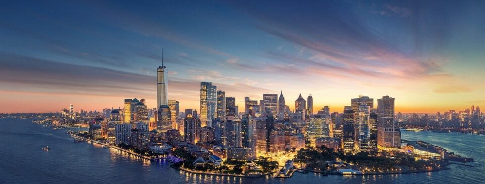 Horizonte nocturno completo de Nueva York visto desde One World Observatory