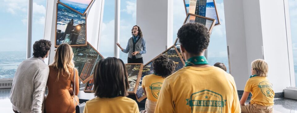 Gruppe erlebt den Besuch im One World Observatory