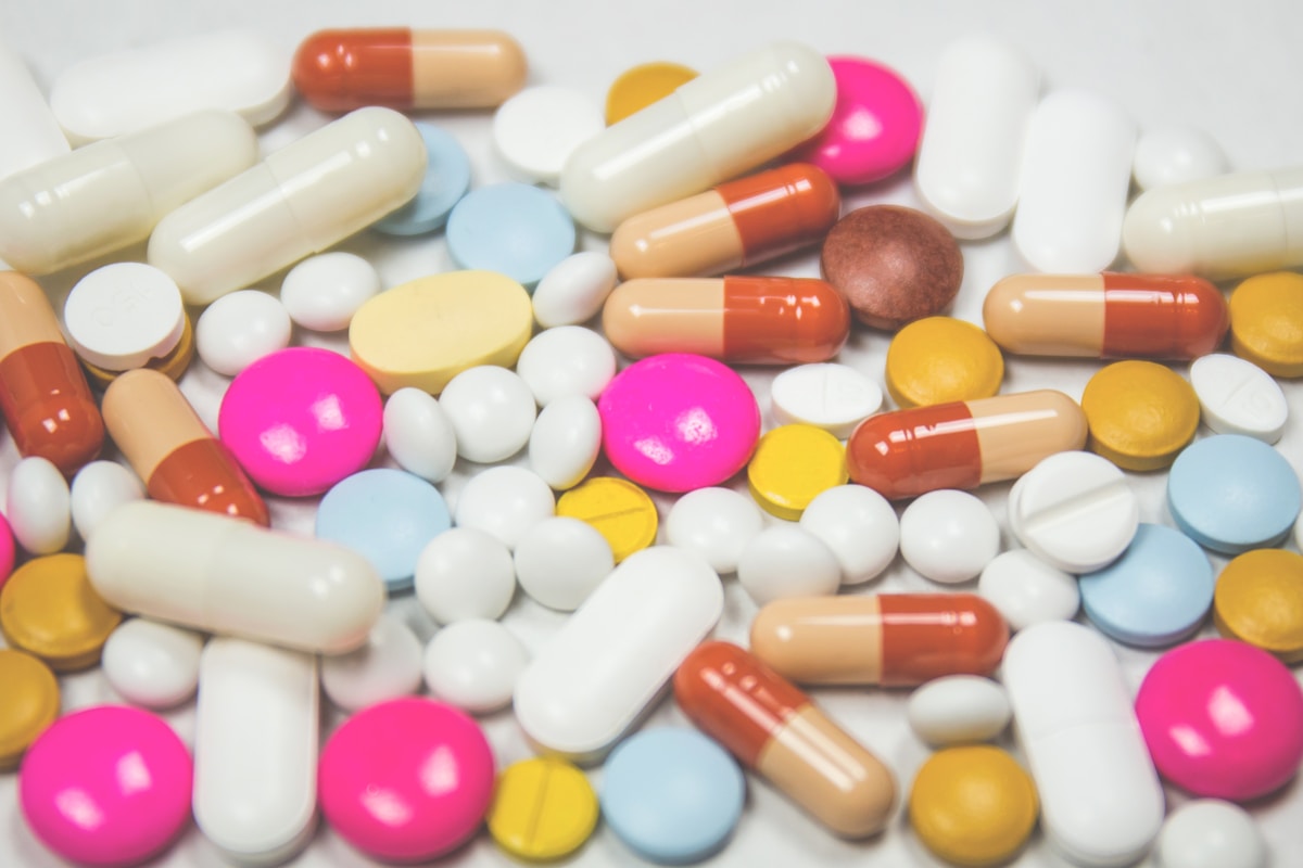 Medicine capsules arranged for daily wellness