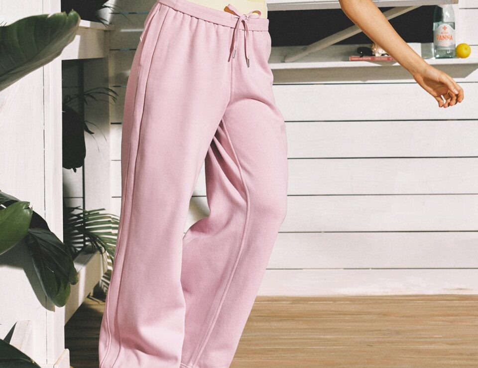 Athluna model wearing Cozy Up mid waist fleece lined pants