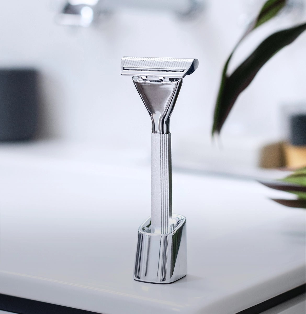 Supply Single Edge MAX razor shown in a bathroom setting