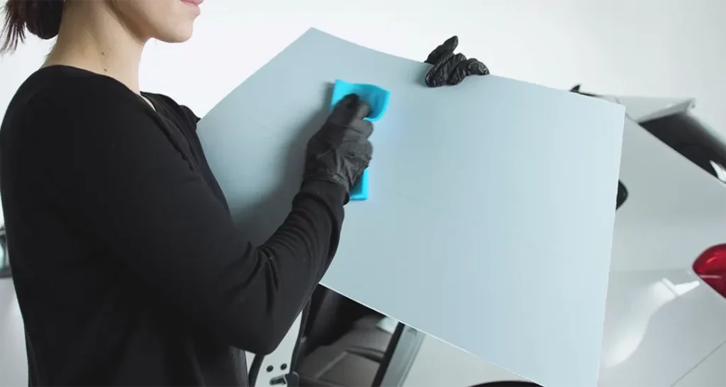 Reinigung einer Solarplexius-Scheibe aus Acrylglas